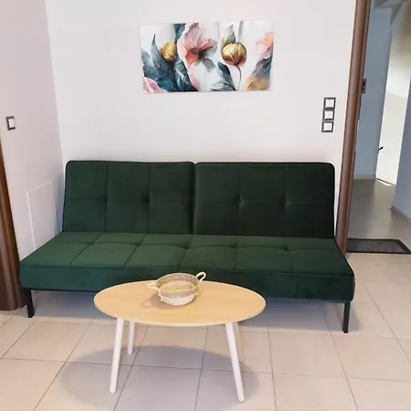 Maria's Rose Garden Apartment