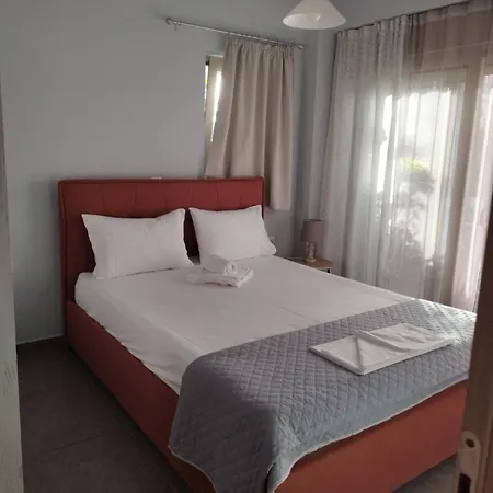 Maria's Rose Garden Apartment *