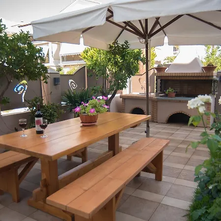 Maria's Rose Garden Apartment Lefkada City