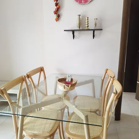 Maria's Rose Garden Apartment