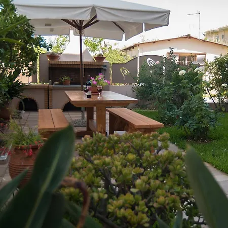 Apartament Maria's Rose Garden *